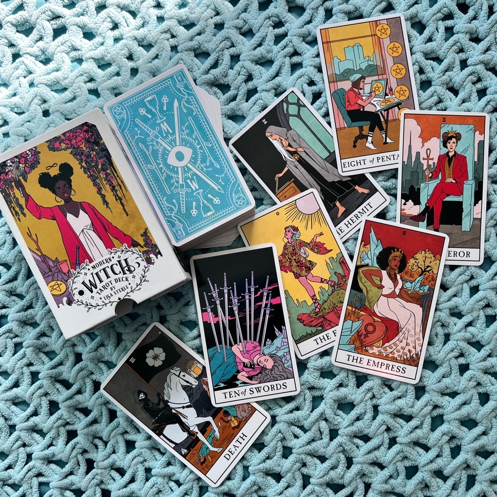 MODERN WITCH TAROT BY LISA STERLE